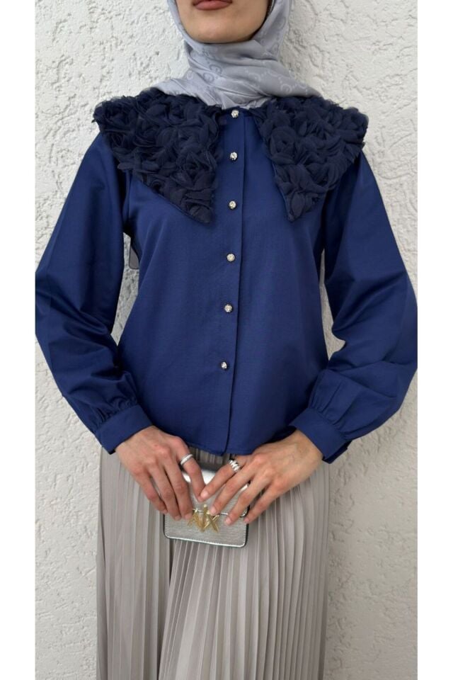 Pera Kumaş Yakası Çiçek Detaylı Saten Gömlek